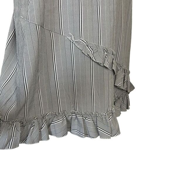 Hem & Thread Grey and White Striped Dress Ruffle Hem Size M NWT - Picture 2 of 6